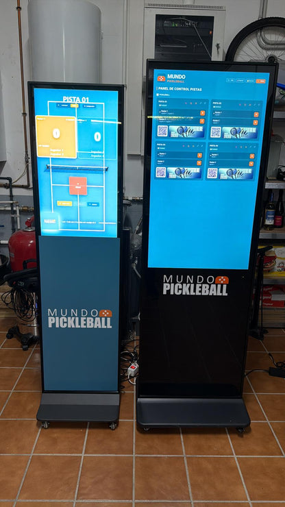 Foto original de pantalla táctil del marcador de pickleball con puntos en tiempo real